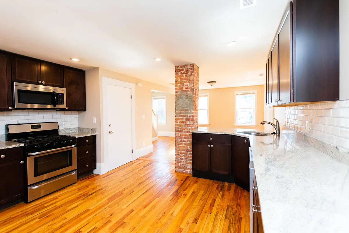 Building Photo - 27 Shannon St #2L