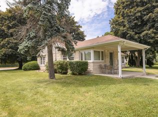 9610 N Cedarburg Rd, Mequon, WI 53092