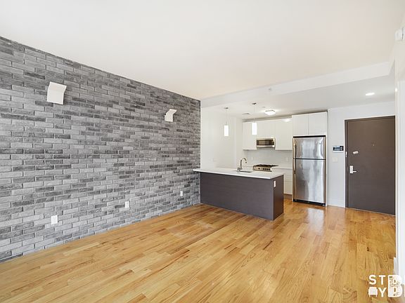 5th image of 376 Franklin Ave APT 5D