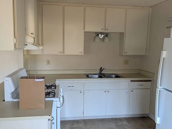2nd image of 615-617 Adeline Pl #615