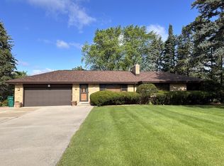W145N5051 Stone Dr, Menomonee Falls, WI 53051
