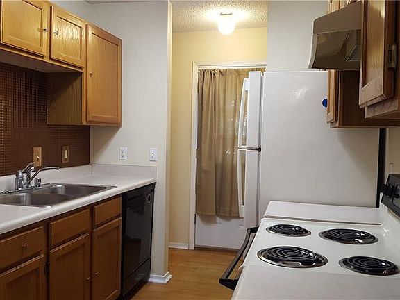 3rd image of 3000 W Wildflower St