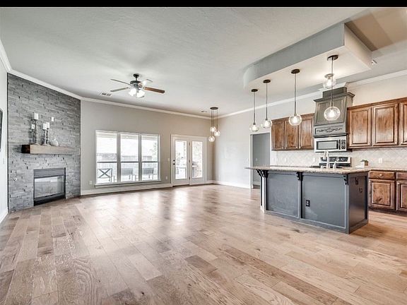 3rd image of 3900 Lockhart Dr
