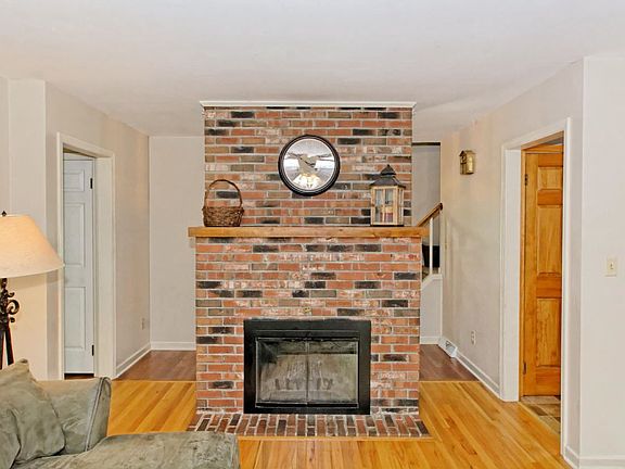 5th image of 17 Wagon Wheel Ln