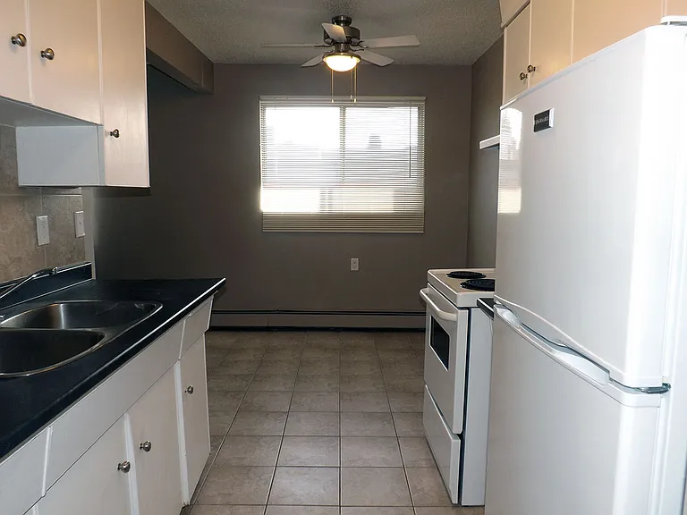 10735 103rd St NW — Photo 9