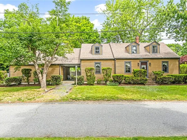 40 S Ln, Warwick, RI 02888