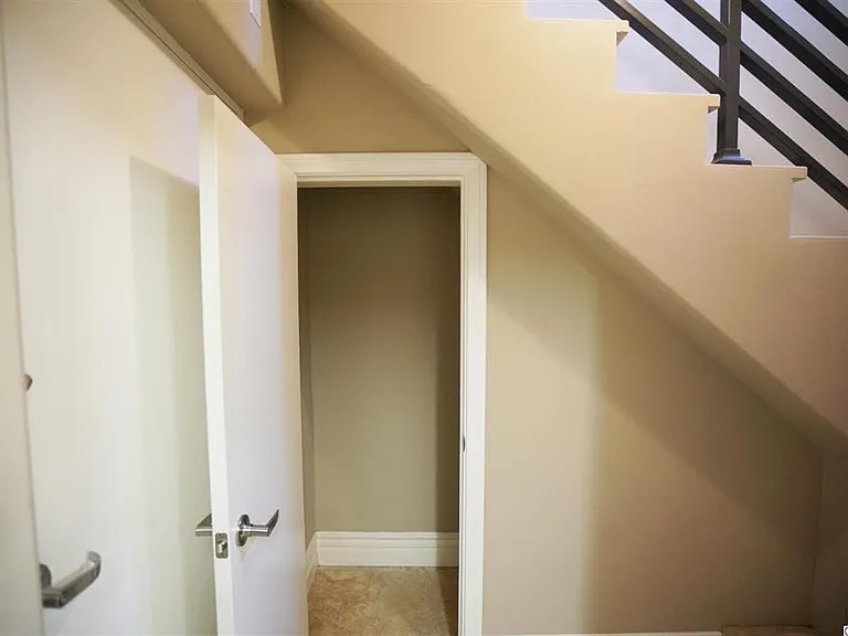 18245 Burbank Blvd #110 — Photo 18