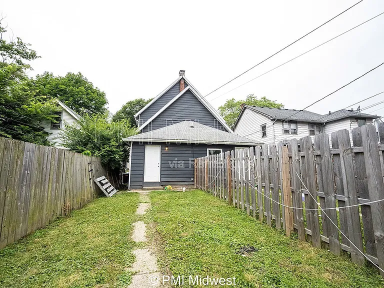1439 S East St — Photo 27