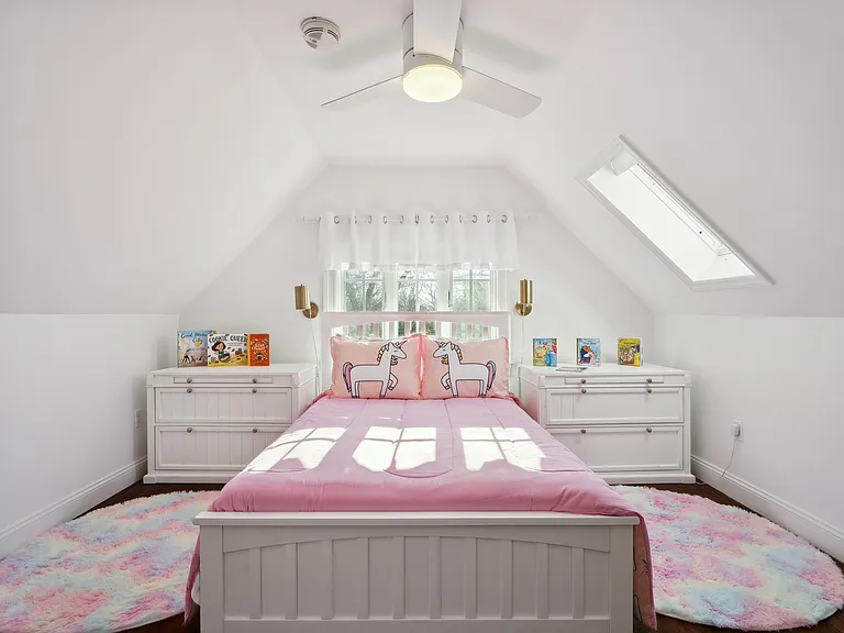 215 Windmill Ln — Photo 17