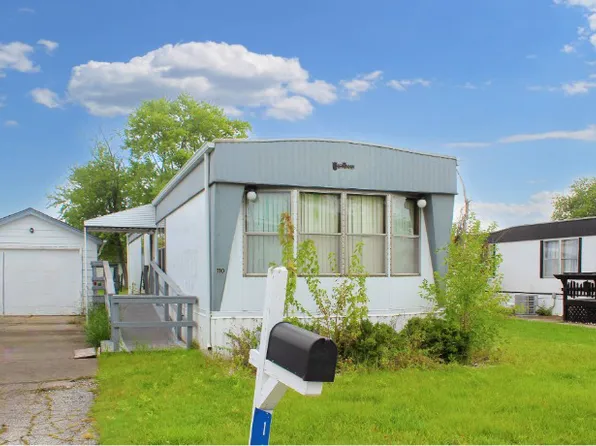 110 Flamingo Dr, Beecher, IL 60401