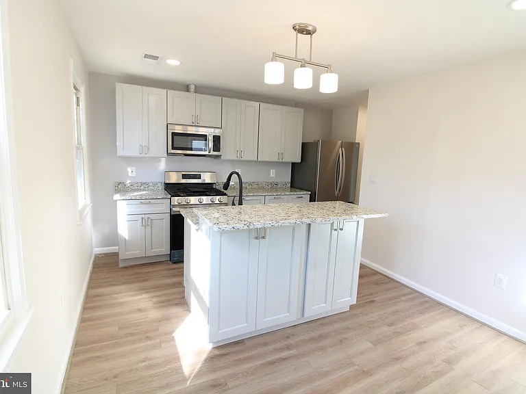 24 E Reed Ave — Photo 1