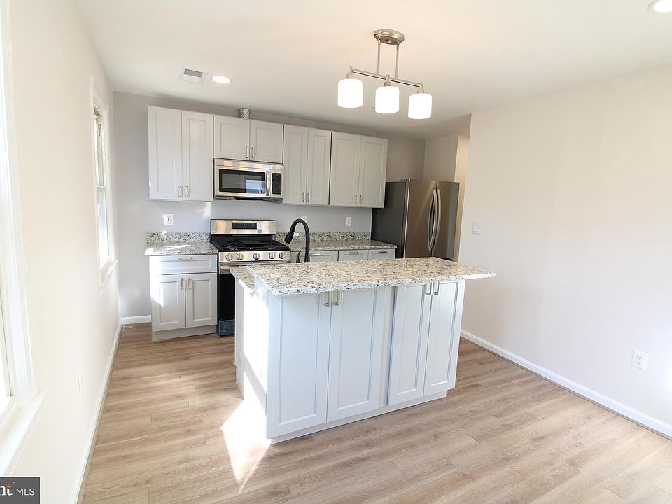 1st image of 24 E Reed Ave