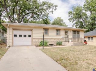 2417 S 39th St, Lincoln, NE 68506