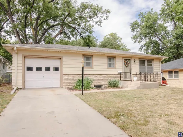 2417 S 39th St, Lincoln, NE 68506
