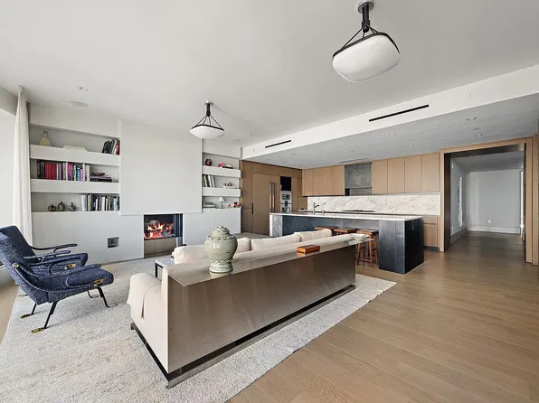 555 W 22nd St #8AW, New York, NY 10011