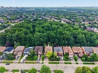 2152 Grand Ravine Dr, Oakville, ON L6H6B3