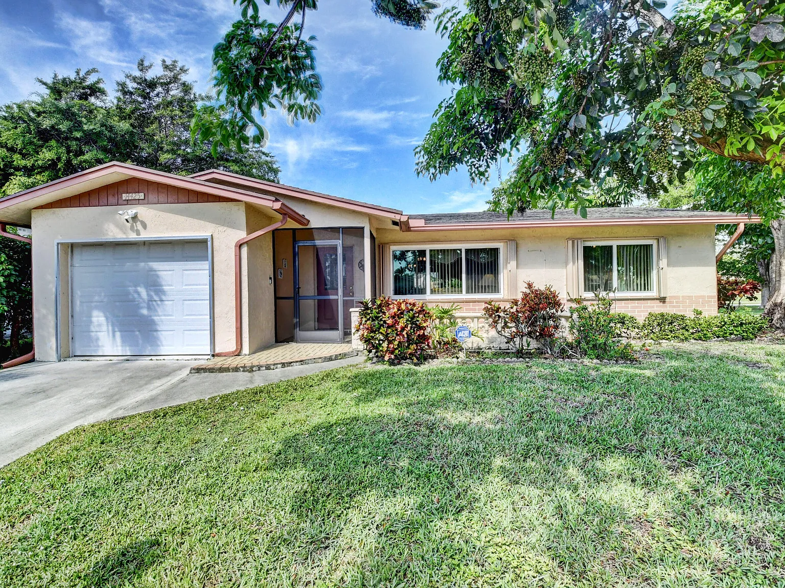 2 bed, 2.0 bath, 1406 sqft, $2,550 — Photo 1