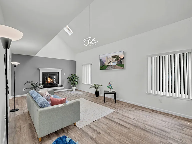 5028 Halwell Dr — Photo 7