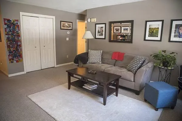 207 Springbrook Cir