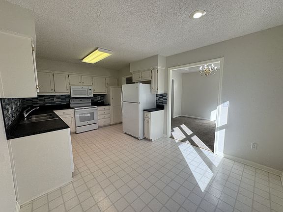 4th image of 508 W Clark St #C