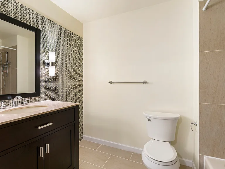 1504 Westgate Dr — Photo 9