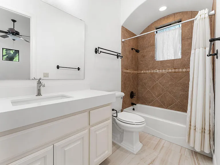 2633 Collingwood Dr — Photo 32