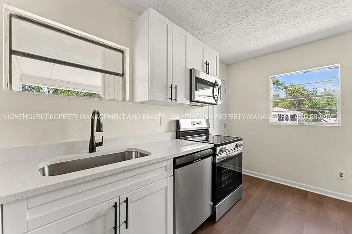 94 Lewis St — Photo 9