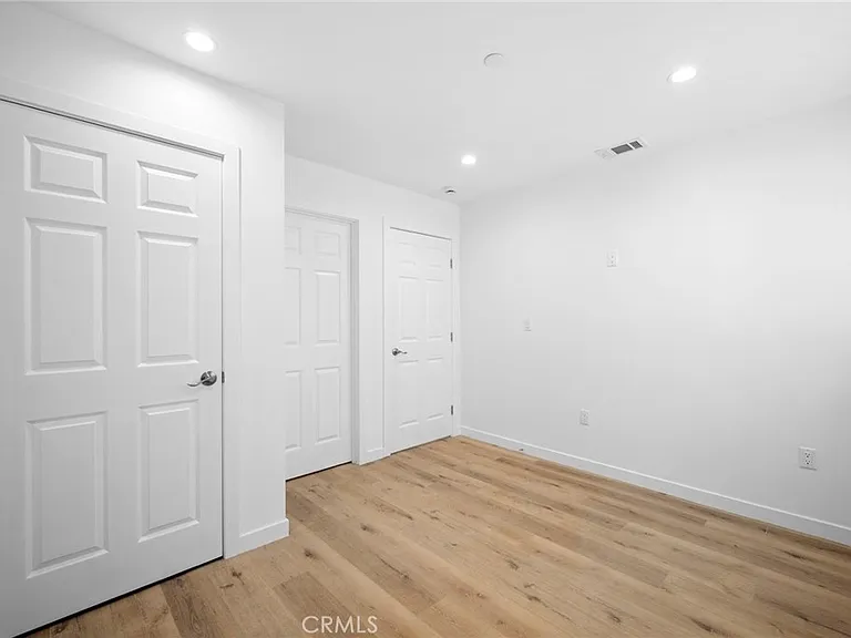 11047 Yarmouth Ave — Photo 17