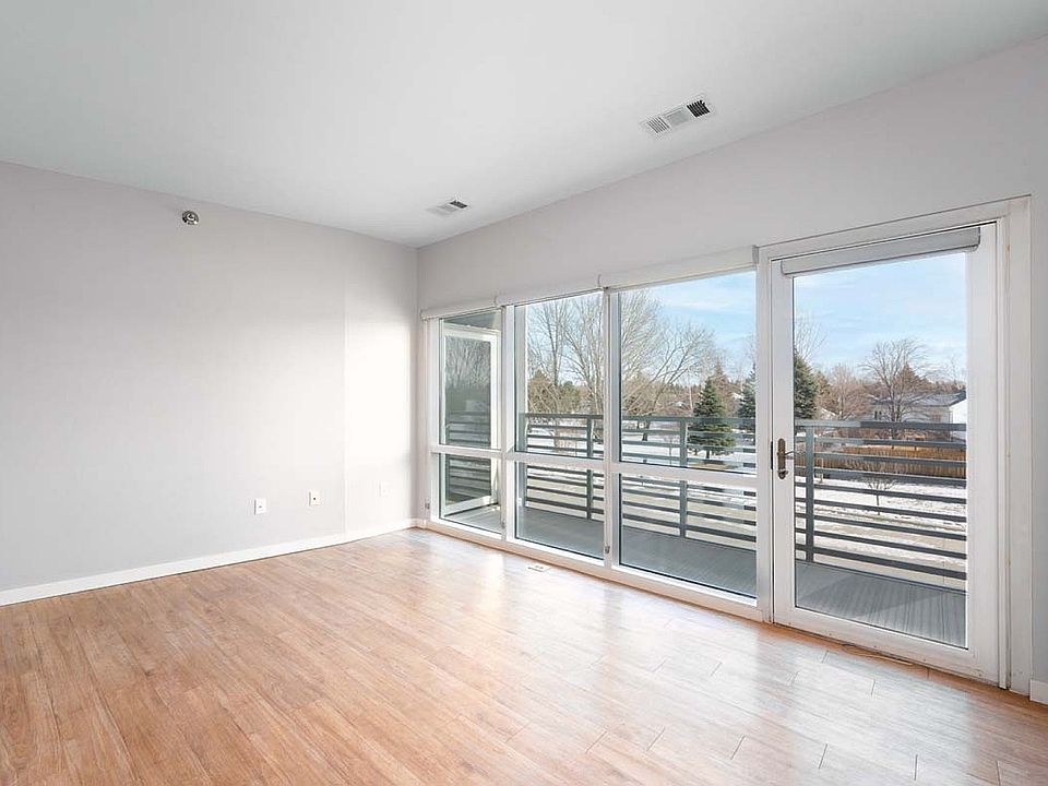 3. BoulderF1_Living Room