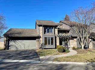 5540 Ridgewood, West Bloomfield, MI 48322