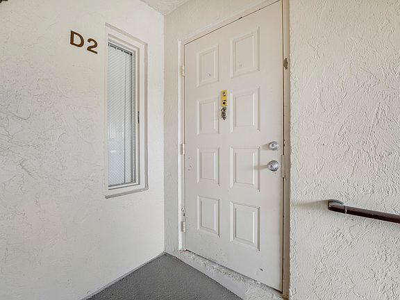 4th image of 821 Sky Pine Way #821D2