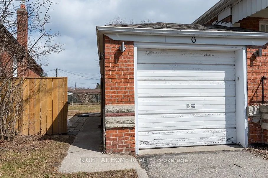 Building Photo - 6 Bellvare Cres