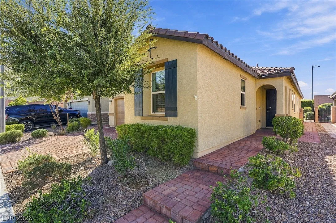 3 bed, 2.5 bath, 1844 sqft, $2,495 — Photo 4