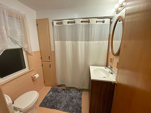 Main bathroom