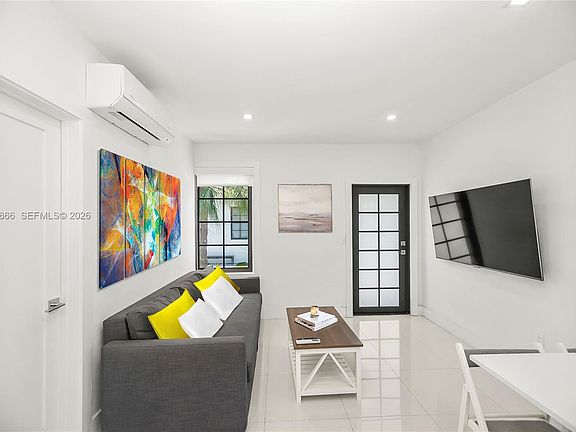4th image of 733 Michigan Ave #6