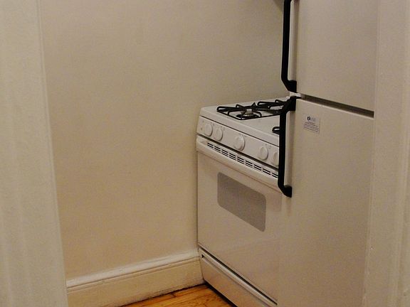 Full stove, microwave and refrigerator