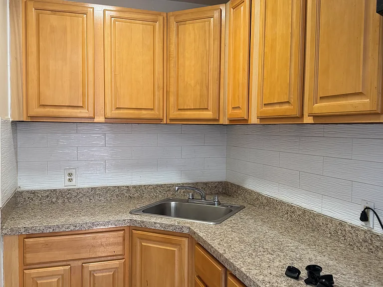 5 Wood Ave #2D — Photo 10