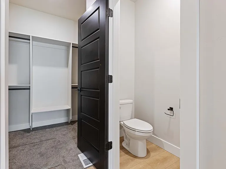 569 Idaho Ave — Photo 34