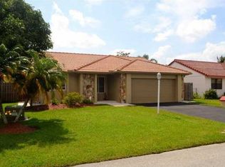 6231 Gauntlet Hall Ln, Davie, FL 33331