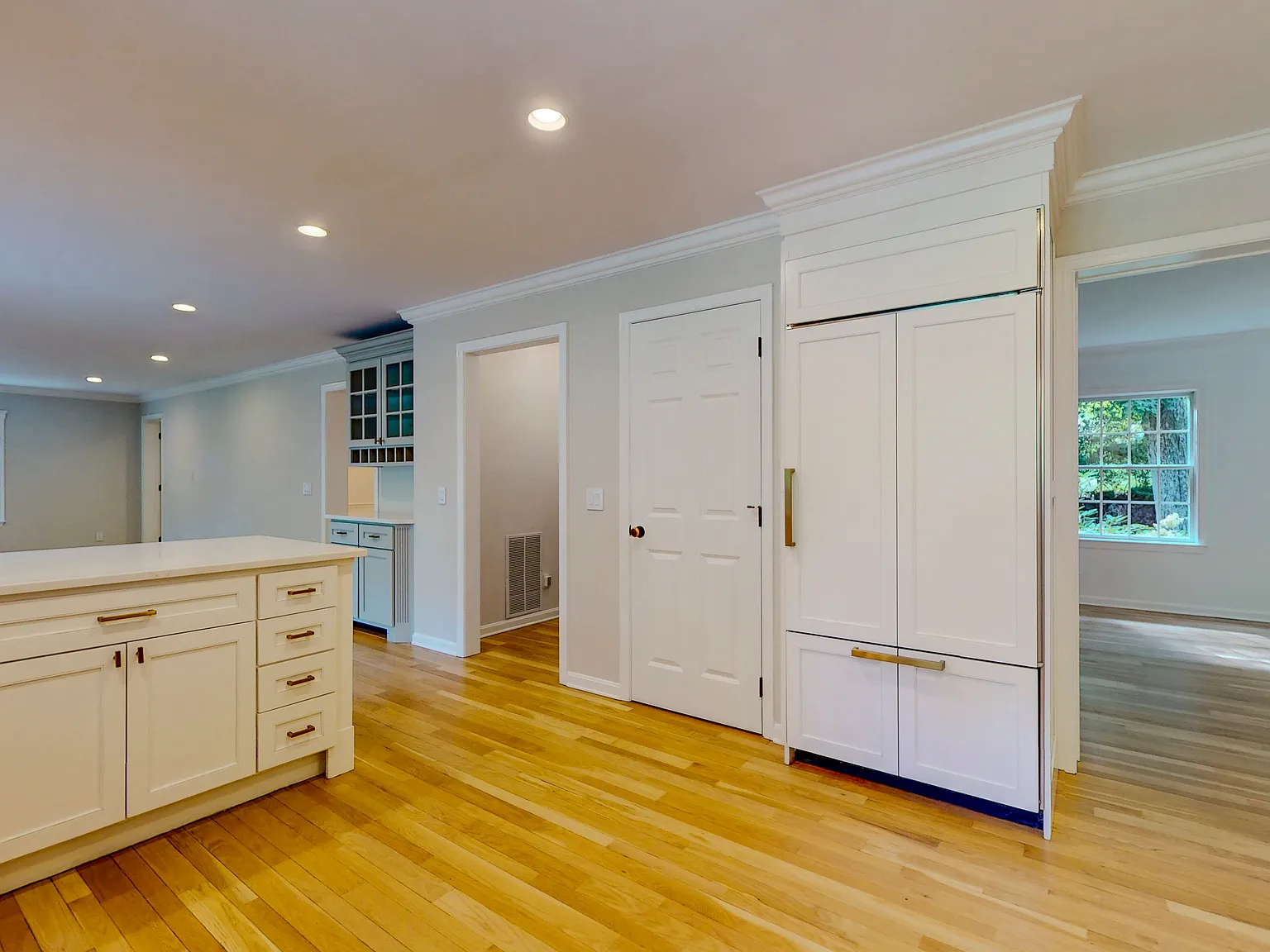 4 bed, 2.5 bath, 2912 sqft, $10,000 — Photo 3