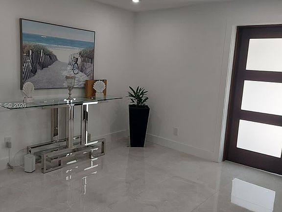 4th image of 320 SE 15th Pl