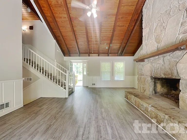 515 Westbridge Dr — Photo 3