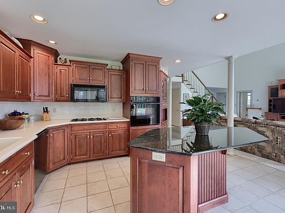 5th image of 502 Country Meadows Dr