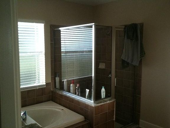 4th image of 3615 Beneraid St