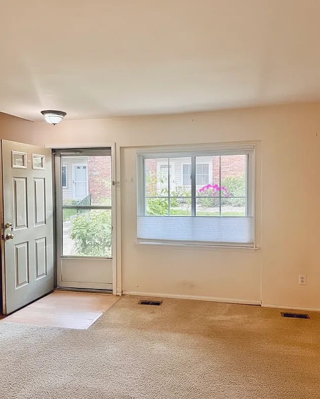 2 bed, 800 sqft, $2,400 — Photo 4