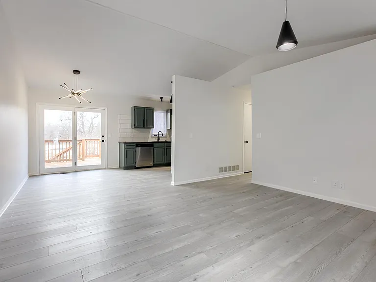 240 N 1st St #11 — Photo 4