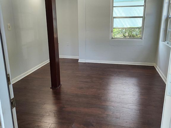 2nd image of 1641 Lakeview Dr #X