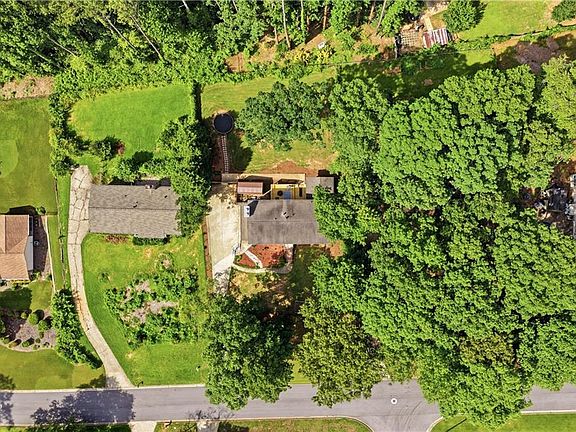 5th image of 305 Saint Patrick Dr SW