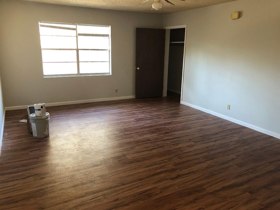 1st image of 742 Stanley St NE #742