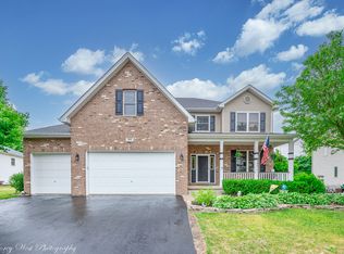 912 Wells Dr, Sycamore, IL 60178